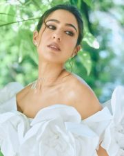 Glamorous Sara Ali Khan in a White Mini Dress Pictures 04
