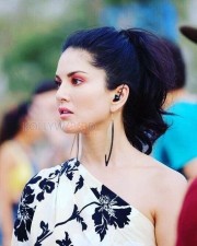 Glamour Actress Sunny Leone New Pictures