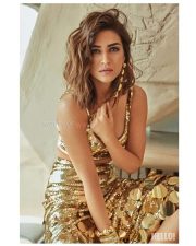Golden Beauty Kriti Sanon in Hello Magazine Pictures 05 Golden Beauty Kriti Sanon in Hello Magazine Pictures 05