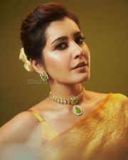 Golden Beauty Raashi Khanna in a Yellow Silk Saree with Sleeveless Blouse Pictures 02 Golden Beauty Raashi Khanna in a Yellow Silk Saree with Sleeveless Blouse Pictures 02