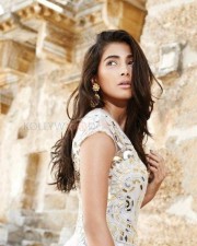Gorgeous Actress Pooja Hegde Photos