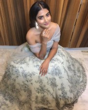 Gorgeous Actress Pooja Hegde Photos