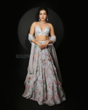 Gorgeous Catherine Tresa in a White Backless Lehenga Pictures 01