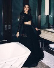 Gorgeous Diva Kajal Aggarwal in a Shimmery Black Lehenga Outfit Pictures 01