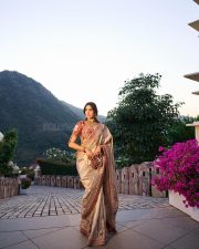 Gorgeous Janhvi Kapoor in a Traditional Saree with an Embroidered Ornate Red Blouse Photos 01