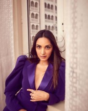 Gorgeous Kiara Advani in a Purple Formal Pantsuit Photos 02
