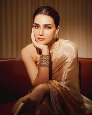 Gorgeous Kriti Sanon in a Gold and Silver Tissue Saree Photos 02