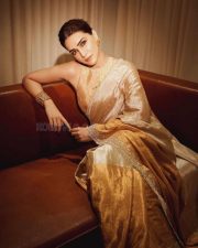 Gorgeous Kriti Sanon in an Ivory Cream Silk Saree Photos 04