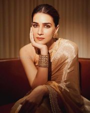 Gorgeous Kriti Sanon in an Ivory Cream Silk Saree Photos 05 Gorgeous Kriti Sanon in an Ivory Cream Silk Saree Photos 05