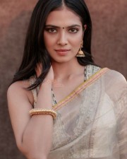 Gorgeous Malavika Mohanan in White Saree Photoshoot Stills 08
