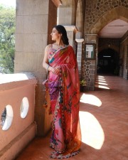 Gorgeous Sara Ali Khan in a Vibrant Jaipuri Printed Saree Photos 07