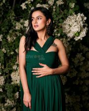 Gorgeous Shraddha Srinath in a Green Gown Photos 03