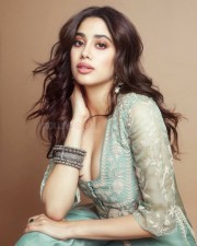 Gorgeous and Attractive Janhvi Kapoor Photoshoot Pictures 03