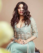 Gorgeous and Attractive Janhvi Kapoor Photoshoot Pictures 04