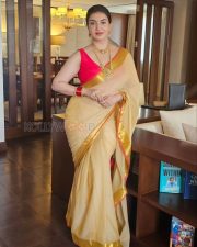 Graceful Actress Honey Rose in a Cream Kerala Silk Saree and Hot Pink Blouse Photos 04 Graceful Actress Honey Rose in a Cream Kerala Silk Saree and Hot Pink Blouse Photos 04
