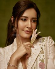 Graceful Raashi Khanna in an Ivory Linen Saree with Floral Embroidery with Puff Sleeve Blouse Photos 04 Graceful Raashi Khanna in an Ivory Linen Saree with Floral Embroidery with Puff Sleeve Blouse Photos 04