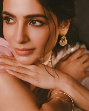Graceful Samantha Ruth Prabhu in a Plain Ivory Linen Saree with a Contrasting Lavender Pink Satin Blouse Pictures 02 Graceful Samantha Ruth Prabhu in a Plain Ivory Linen Saree with a Contrasting Lavender Pink Satin Blouse Pictures 02