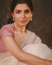 Graceful Samantha Ruth Prabhu in a Plain Ivory Linen Saree with a Contrasting Lavender Pink Satin Blouse Pictures 03 Graceful Samantha Ruth Prabhu in a Plain Ivory Linen Saree with a Contrasting Lavender Pink Satin Blouse Pictures 03