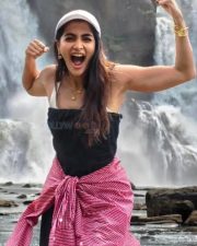 Hai Jawani Toh Ishq Hona Hai Heroine Pooja Hegde in a Black Strapless Bandeau Top over a White Strappy Top and High Waisted Wide Leg Trousers Photos 02