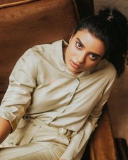 Her Movie Actress Aishwarya Rajesh Classy Pictures 05