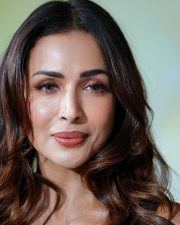 Hot Bollywood MILF Malaika Arora in a Glam Closeup Pictures 01