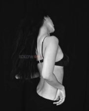 Hot Disha Patani in a Black Bralette and Long Skirt Pictures 01