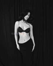 Hot Disha Patani in a Black Bralette and Long Skirt Pictures 02