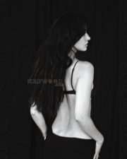 Hot Disha Patani in a Black Bralette and Long Skirt Pictures 04