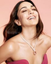 Hot Kiara Advani in a Strapless Pink Gown Photos 01
