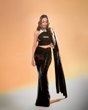 Hot Malaika Arora in a Black Saree with a Sleeveless White Blouse Photos 01 Hot Malaika Arora in a Black Saree with a Sleeveless White Blouse Photos 01