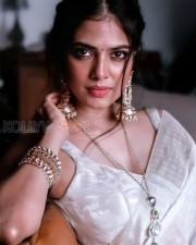 Hot Mallu Actress Malavika Mohanan Sexy Photos 01