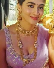 Hot Pooja Hegde in Traditional Attire Photo 01