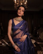 Hot Samantha Navel in a Navy Blue and Gold Saree with a Sleeveless Blouse Photos 01