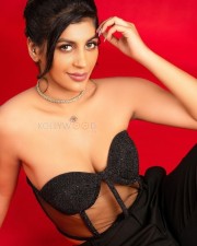 Hot Sizzling Yashika Aannand in a Black Corset and Pant Photos 03