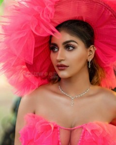 Hot Tamil Actress Yashika Aannand Sexy Photoshoot Pictures 01