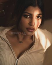 Hot and Sexy Yashika Aannand in a Cream Crop Top and Denim Jeans Photos 01