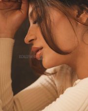 Hot and Sexy Yashika Aannand in a Cream Crop Top and Denim Jeans Photos 02