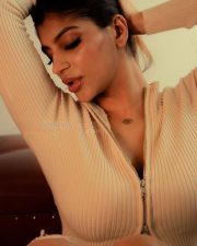 Hot and Sexy Yashika Aannand in a Cream Crop Top and Denim Jeans Photos 04