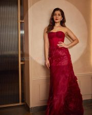 Hot and Stunning Raashii Khanna in a Red Strapless Bodycon Dress Photos 02