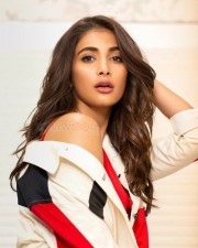 Housefull Heroine Pooja Hegde Sexy Photos
