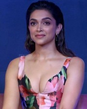 Indian Beauty Deepika Padukone Hot Busty Cleavage Pictures 02