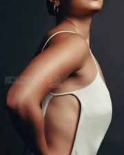 Indian Diva Alia Bhatt in a Strappy Gucci White Gown Pictures 07