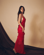 Irresistible Disha Patani Cleavage in a Red Deep V Spaghetti Strap Satin Gown Photos 05