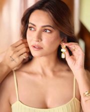 Irresistible Kriti Kharbanda in a Light Yellow Sleeveless Midi Dress Photos 01