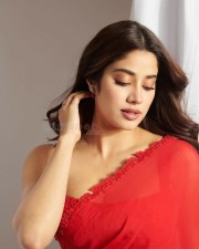Janhvi Kapoor Sexy in Red Saree Photos 03