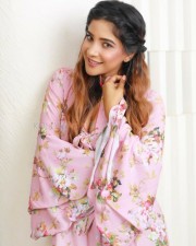 Jeyikkira Kuthira Actress Sakshi Agarwal Photos