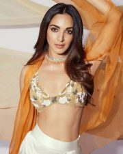Jugjugg Jeeyo Movie Heroine Kiara Advani Sexy Photos 04