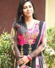 Kadhal Solla Neramillai Heroine Iniya Pictures