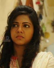 Kadhalum Kadanthu Pogum Movie Heroine Madonna Sebastian Photos