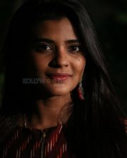 Kanaa Heroine Aishwarya Rajesh Photos